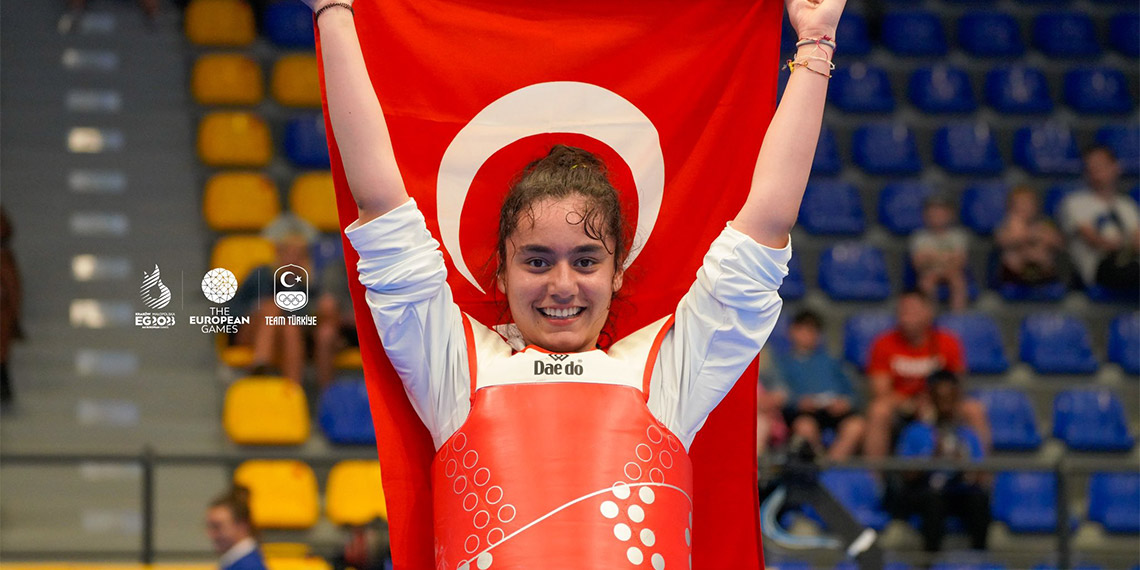 Tekvandocu kızlar Nafia Kuş, Merve Dinçel ve Sude Yaren Uzunçavdar, gözünü olimpiyatlara dikti.
