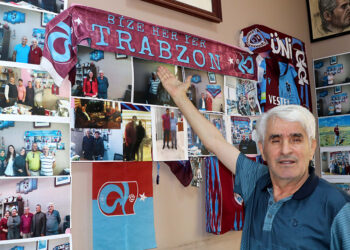 Trabzonspor'un her türlü posterini duvarına asıyor