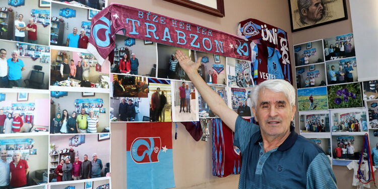 Trabzonspor'un her türlü posterini duvarına asıyor