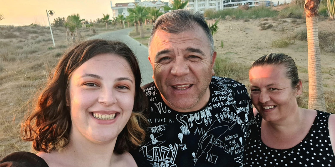 MKE'deki patlamada şehit olan işçi Mehmet Kutlu'nun (51), üniversite öğrencisi kızı Burcu Kutlu'nun mezuniyet töreni için hazırlık yaptığı öğrenildi.