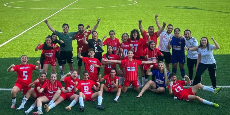 Hakem penaltı vuruşlarını yanlış sayıp erken bitirdi