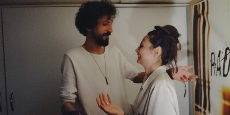 Radyo sunucusundan canlı yayında evlilik teklifi