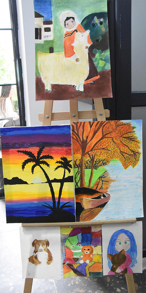 Doğuştan işitme engelli Hilal resimle hayata tutundu