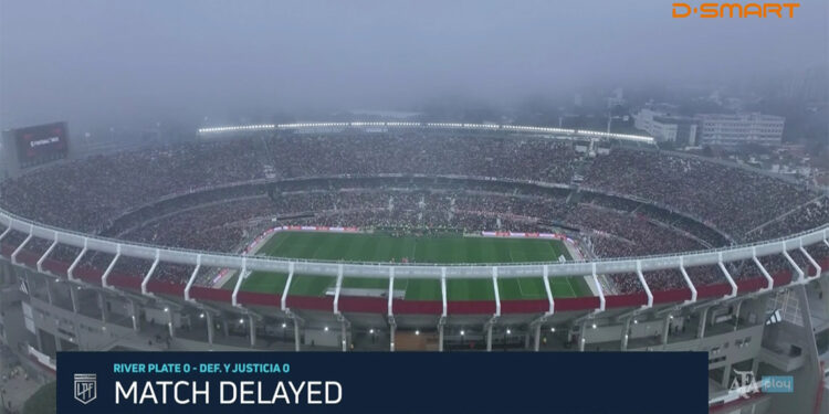 River Plate - Defensa y Justicia maçında tribünden düşen taraftar öldü