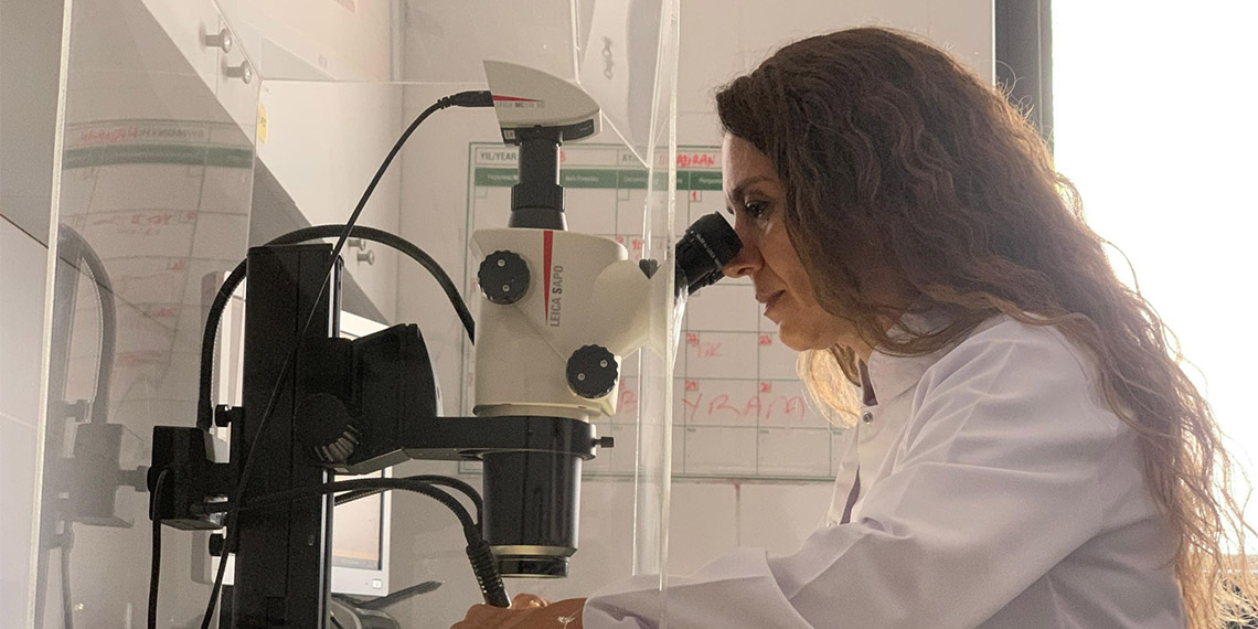 Prof. Dr. Ertuğrul Ağırbaş ve Doç. Dr. Ülgen Aytan mikro plastik kirliliğinin yanı sıra olası ekosistem risklerini de ortaya koymak için Horseshoe Adası’nda bilimsel araştırmalarda bulunacak.