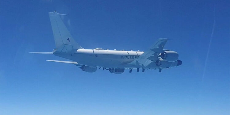 Rusya, İngiliz savaş uçaklarını engelledi