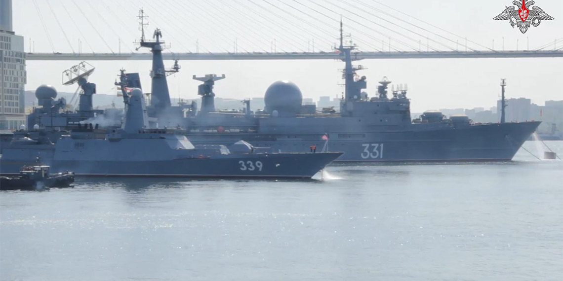 Rusya Federasyonu Donanması, doğuda Japon Denizi (Doğu Denizi) ve Ohotsk Denizi, batıda ise Baltık Denizi'nde tatbikat başlattı. Doğudaki tatbikat 20 Haziran, batıdaki tatbikat ise 15 Haziran’da sona erecek.