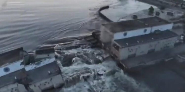 Kakhovka Hidroelektrik Santrali'nde patlama