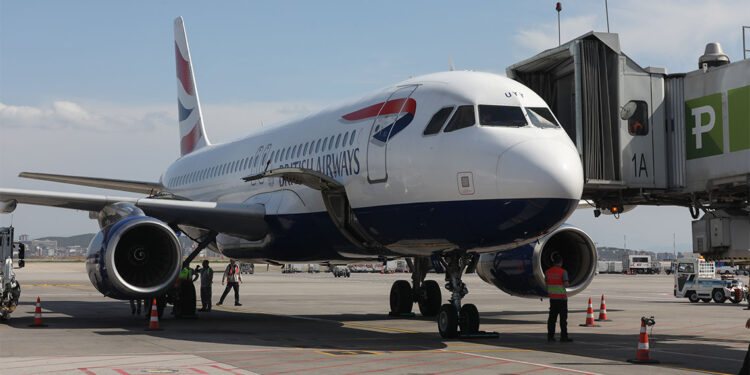 Londra Heathrow Havalimanı'na uçuşlar başladı