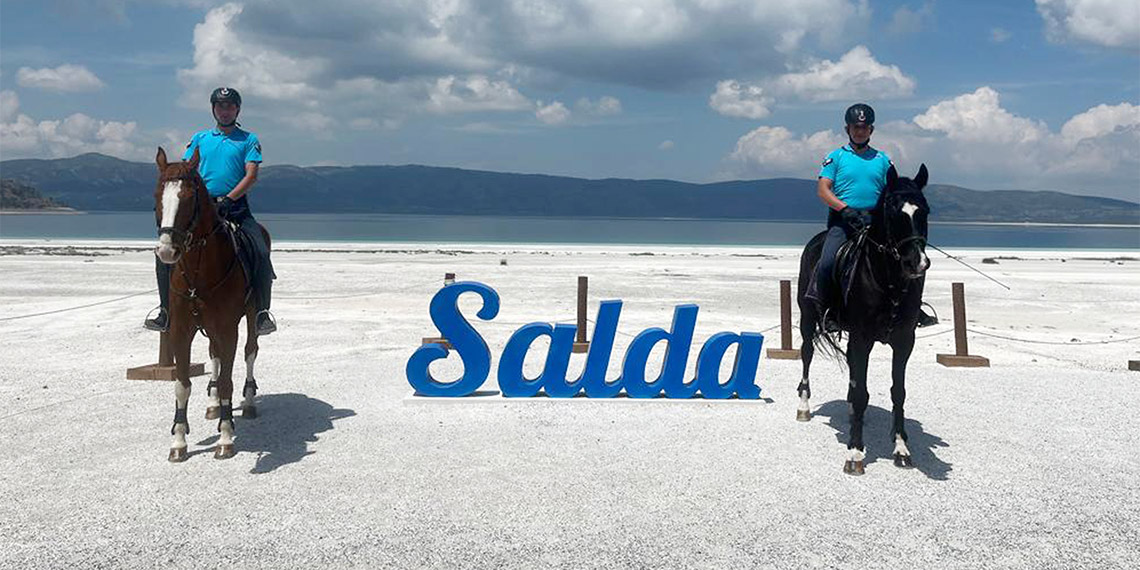 Salda Gölü'nde Atlı Jandarma Timi görevde