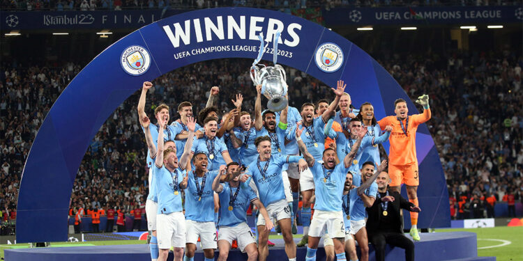 Manchester City kupasını aldı