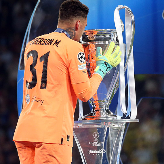 Manchester City kupasını aldı