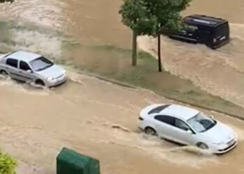 Samsun'da etkili olan sağanakta evleri su bastı