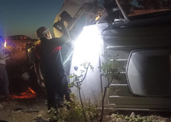 Şanlıurfa'da minibüs ile hafif ticari araç çarpıştı; 1 ölü 10 yaralı