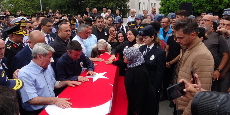 Şehit Aydın Ceylan toprağa verildi