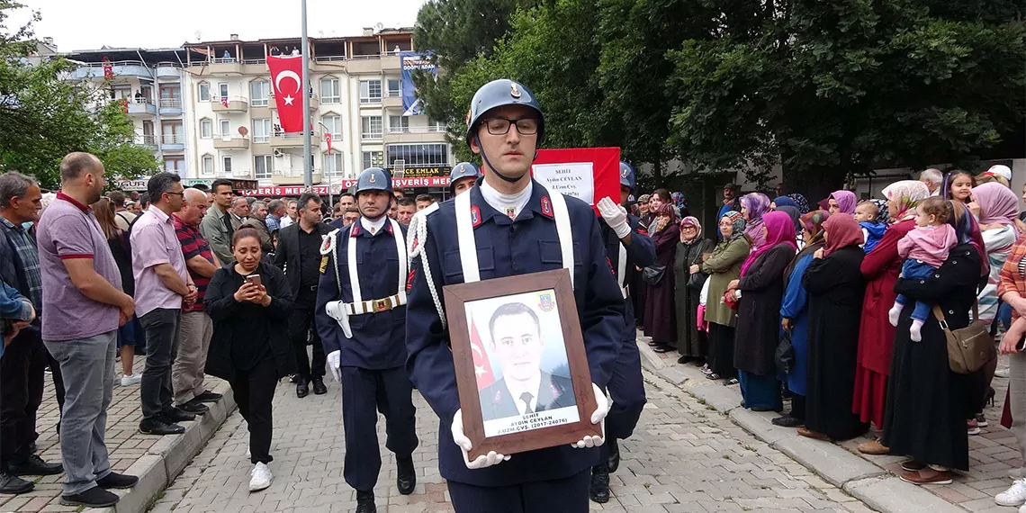 Şehit aydın ceylan toprağa verildi