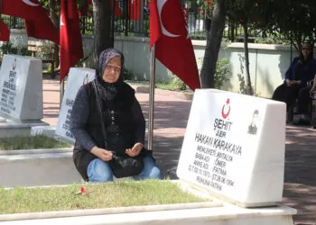 Antalya'da mezarlık ziyaretleri başladı