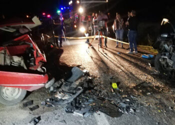 Şereflikoçhisar'da iki otomobil kafa kafaya çarpıştı; 3 ölü