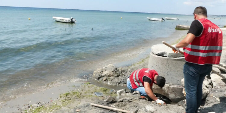 Silivri'de kanalizasyon suyu denize akıyor