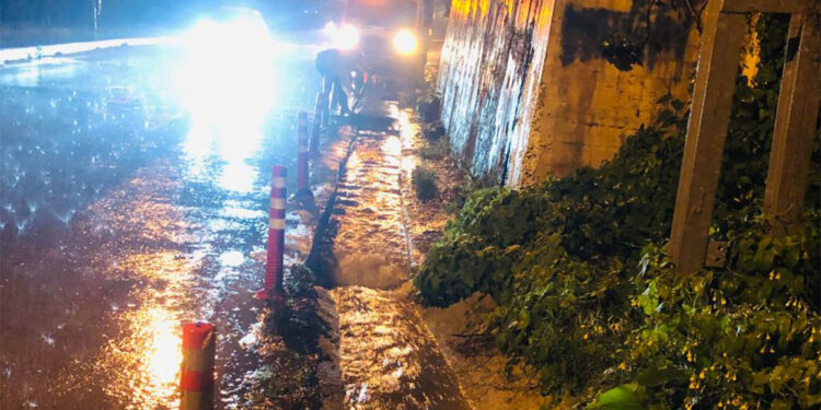 Sinop'ta sağanak sele neden oldu; Okul tatil edildi