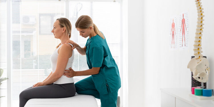 Skolyozun tedavisi için erken teşhis çok önemli