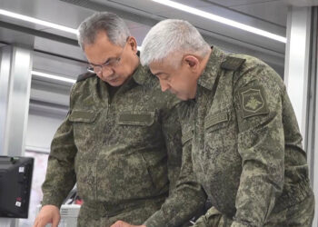 Şoygu, Rus askerlerinin konuşlandığı merkezi ziyaret etti