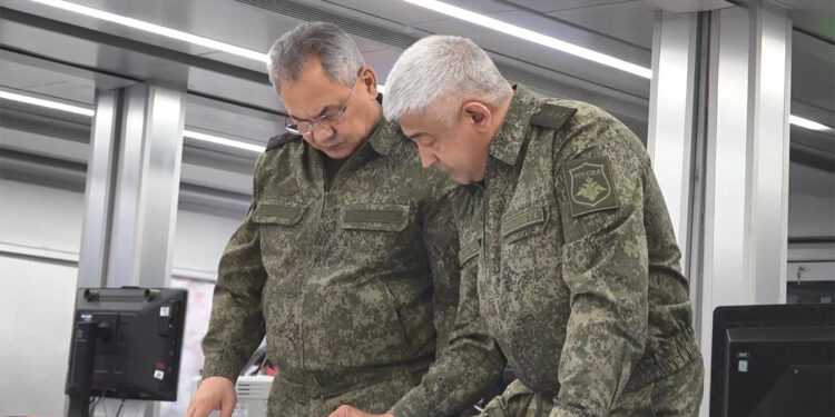 Şoygu, Rus askerlerinin konuşlandığı merkezi ziyaret etti