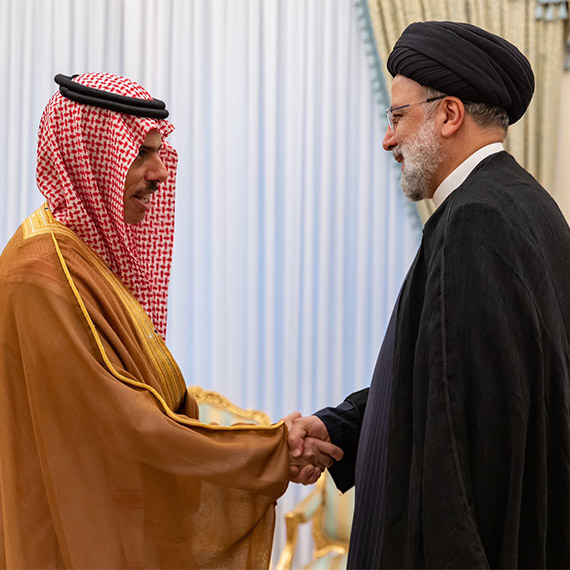 Arabistan Dışişleri Bakanı Faisal bin Farhan Reisi ile görüştü