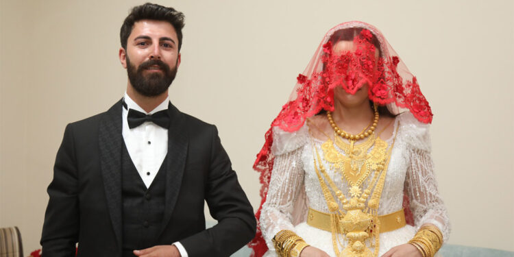 5 saat süren takı merasiminde damada 6 milyon lira takıldı