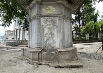 Tarihi Emirgan Çeşmesi'ne kepçeli zarar iddiası