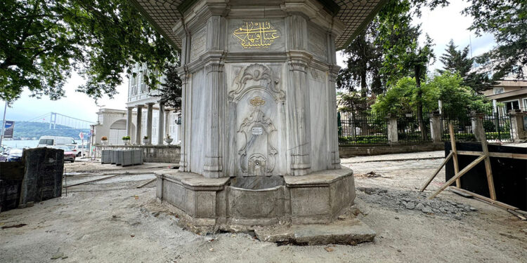 Tarihi Emirgan Çeşmesi'ne kepçeli zarar iddiası