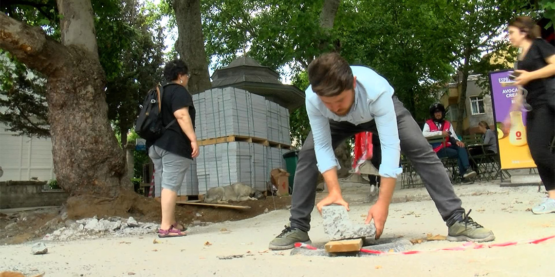 Tarihi Emirgan Çeşmesi'ne kepçeli zarar iddiası