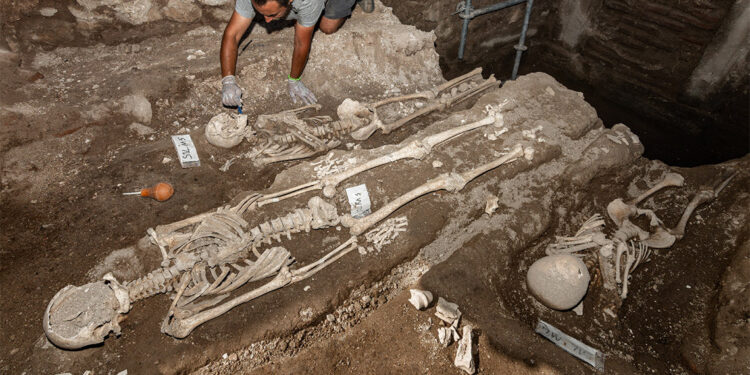 İznik'te arkeolojik kazılarda insan iskeletlerine rastlandı