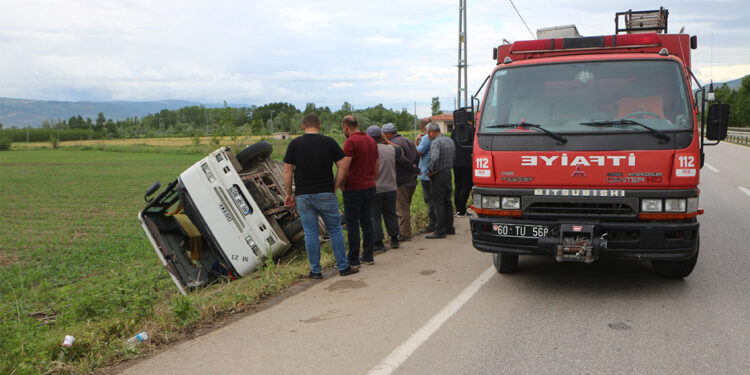 Tokat'ta tarım işçilerini taşıyan midibüs devrildi