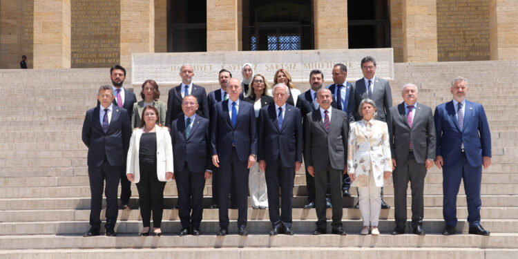 Başkanlık Divanı üyeleri Anıtkabir'i ziyaret etti