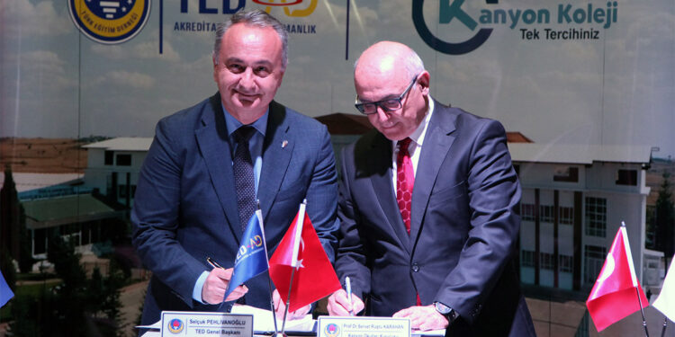 TED ve Uşak Kanyon Koleji arasında akreditasyon anlaşması