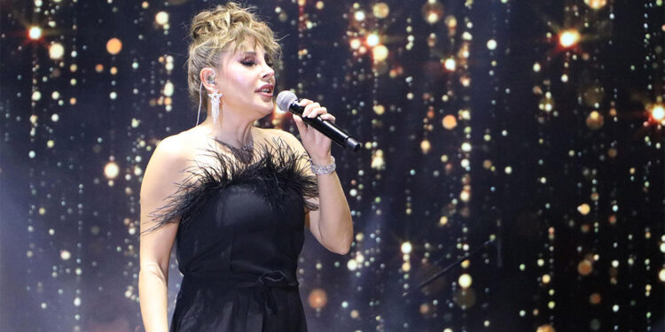 Tekirdağ Uluslararası Kiraz Festivali'nde Funda Arar rüzgarı