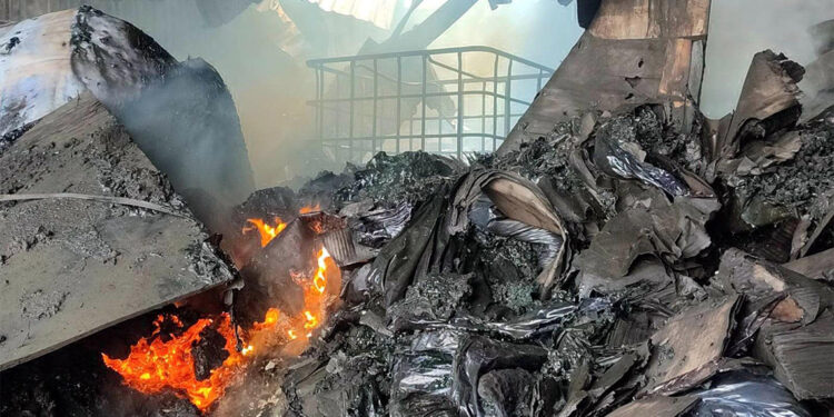 Tekirdağ'da tekstil fabrikasının deposunda yangın