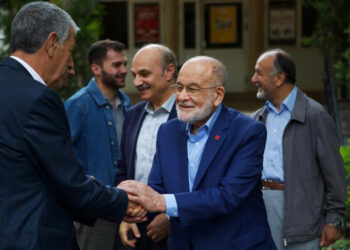 Temel Karamollaoğlu bayram namazını Ankara'da kıldı