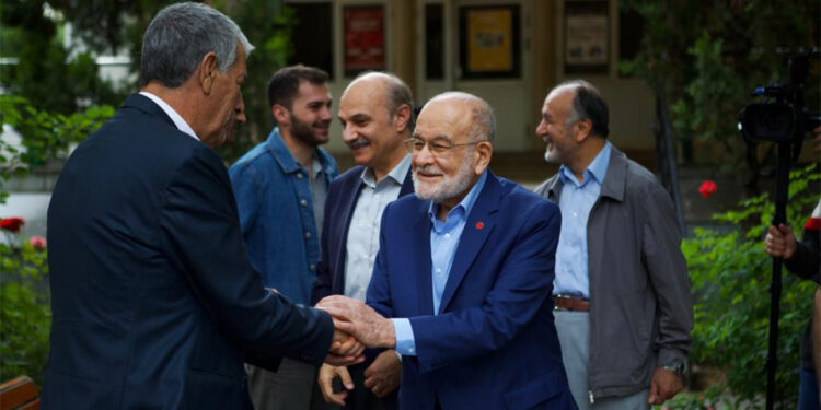 Temel Karamollaoğlu bayram namazını Ankara'da kıldı