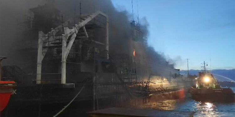 Yalova'da tersanede yangın