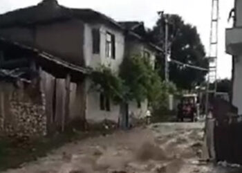 Tokat'ta sağanak yağış sele neden oldu