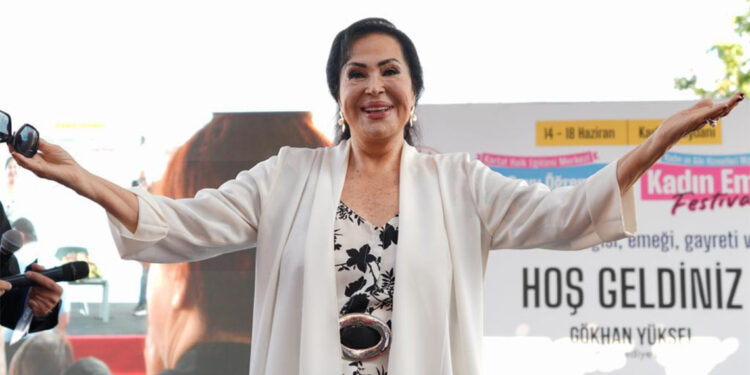 Herkes birbirine sevgiyle kucaklaşsa dünya çok güzel olur