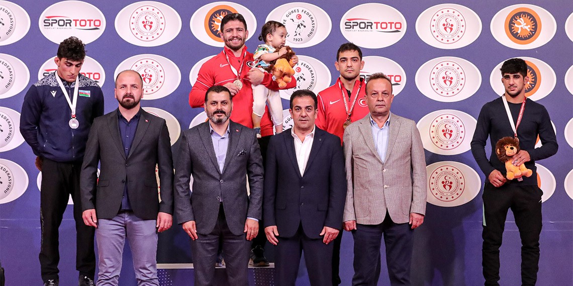 Yaşar Doğu, Vehbi Emre ve Hamit Kaplan Turnuvası'nda sporcular mindere çıktı