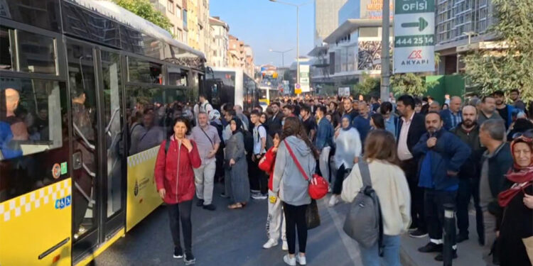 Üsküdar-Çekmeköy metro hattında arıza
