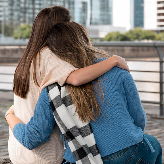 Belki de derdimize tek çare anlaşılmak, anlaşılma ihtiyacı. İki insan karşılıklı olarak konuşmaya başladığında, 'acaba konuşma sırası bana ne zaman gelecek?' diye düşünmekten karşıdaki insanı dinlemiyor bile.