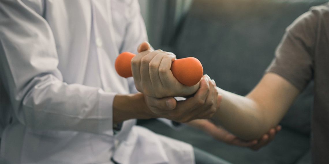 Yeditepe Üniversitesi Koşuyolu Hastanesi Nöroloji uzmanı Dr. Yüksel Dede, myastenia gravis hastalığına karşı uyardı.