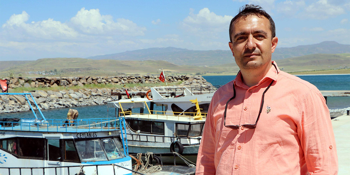 Van Gölü'ndeki çekilme balıkçıları etkiliyor