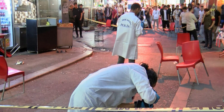 Fatih'te pazar yerinde silahlı çatışma; 2 ölü 4 yaralı