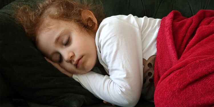 Yorgun mermi pencereyi deldi; Çocuk ölümden döndü